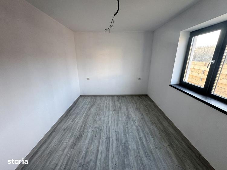 Casă cu 3 camere cu Teren 420 Mp în Tomești