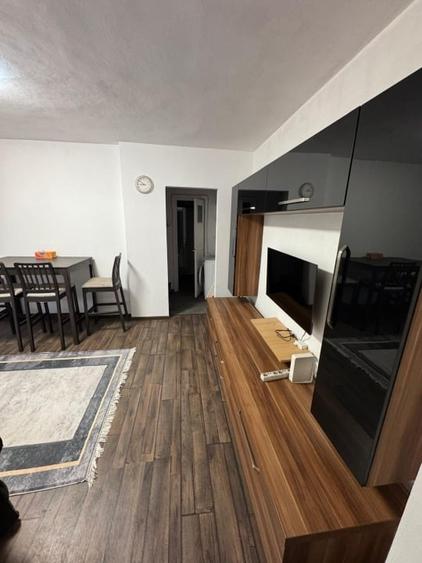 Apartament cu 2 camere decomandat, mobilat în P-ța Romană