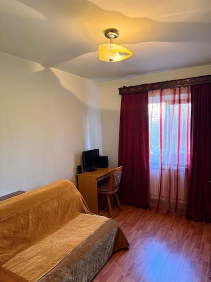Apartament cu 3 camere decomandat în Est