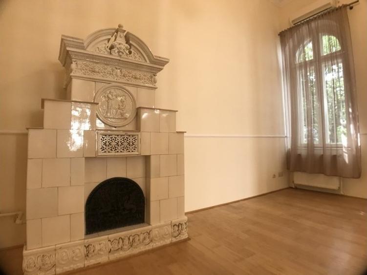 Casă cu 13 camere cu Teren 458 Mp în Armeneasca