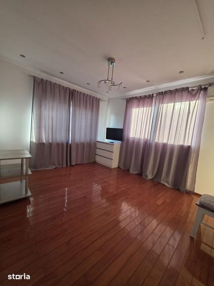 Casă cu 8 camere cu Teren 350 Mp în Dobroești