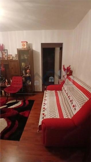 Apartament cu 2 camere semidecomandat în Filiași