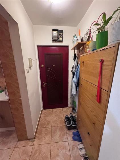 Apartament cu 2 camere semidecomandat, mobilat în Berceni
