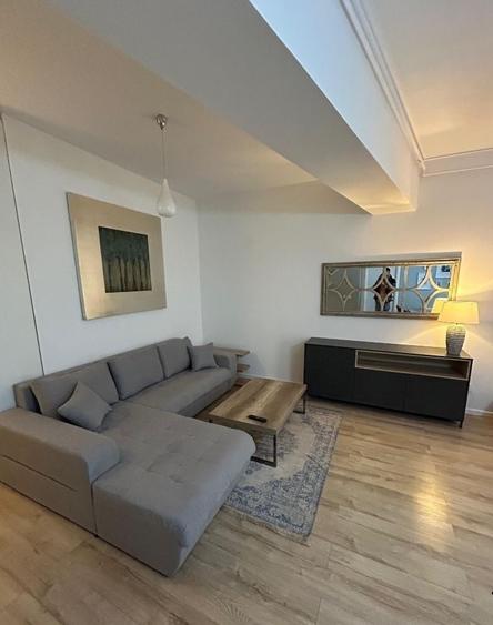 Apartament cu 2 camere semidecomandat, mobilat în Timpuri Noi
