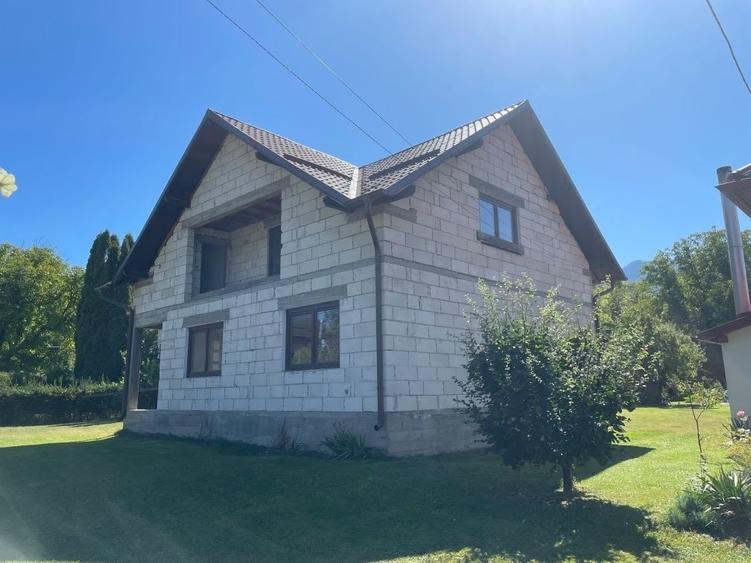 Casă cu 3 camere cu Teren 1000 Mp în Moisei