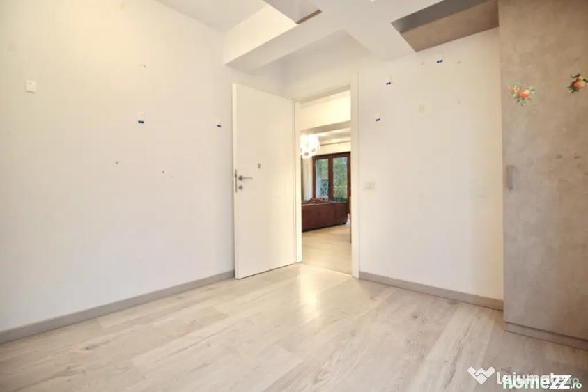 Apartament cu 4 camere semidecomandat în Grădina Icoanei