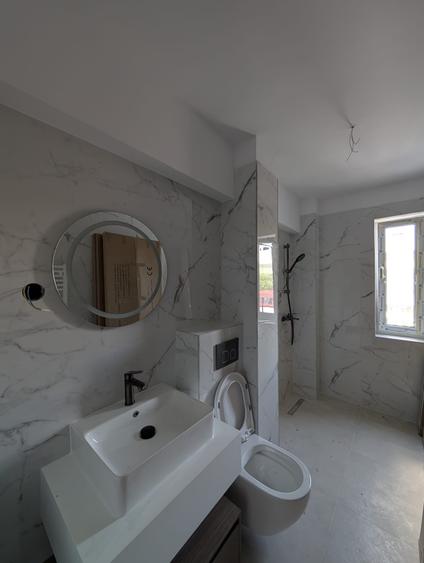 Apartament cu 3 camere semidecomandat în Florești
