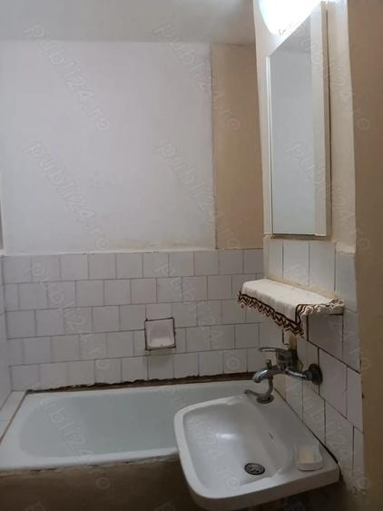 Apartament cu 3 camere semidecomandat în Pieții