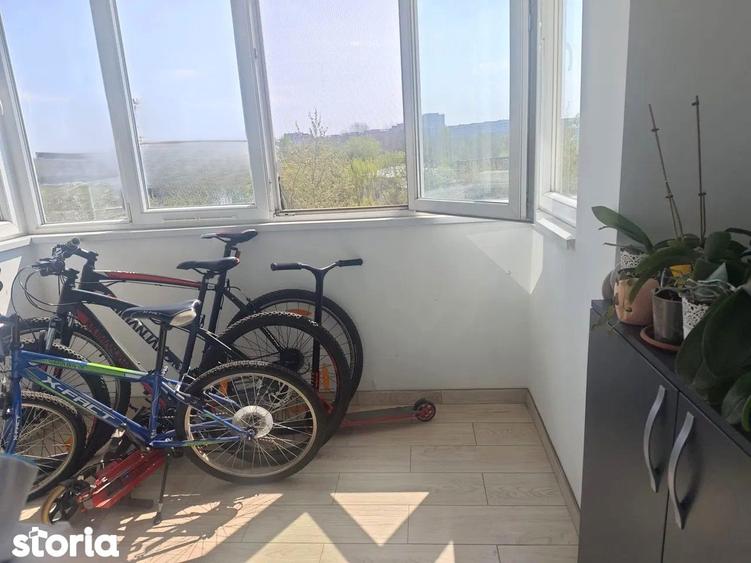 Apartament cu 3 camere decomandat, mobilat în Decebal