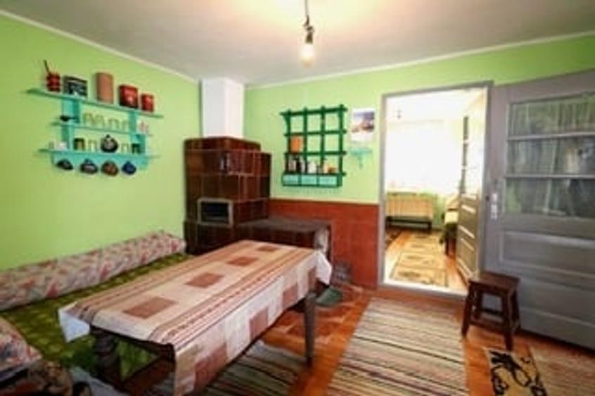 Casă individuală cu 4 camere cu Teren 1991 Mp în Valea Bradului