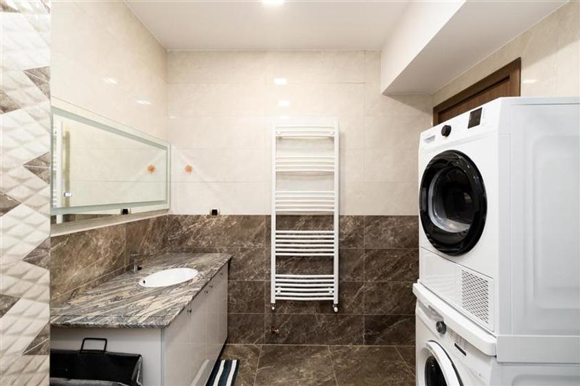 Apartament cu 3 camere decomandat, mobilat în Tractorul