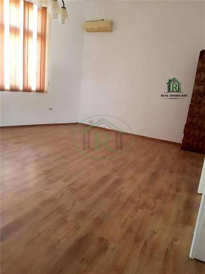 Spațiu comercial, de 100 mp, în Central