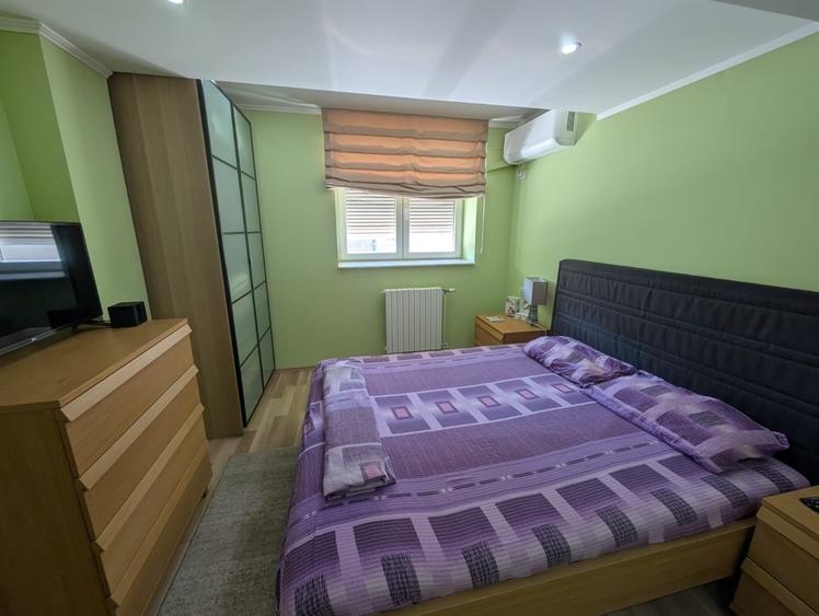Apartament cu 2 camere semidecomandat, mobilat în P-ța Victoriei