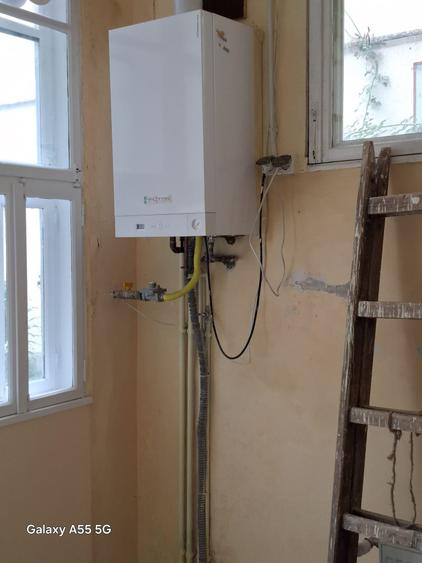 Apartament cu 3 camere semidecomandat în Schei