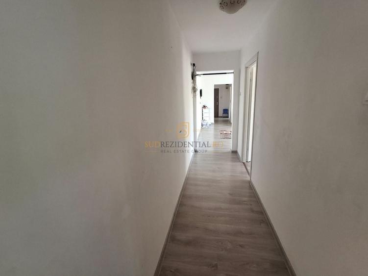 Apartament cu 3 camere semidecomandat în Berceni