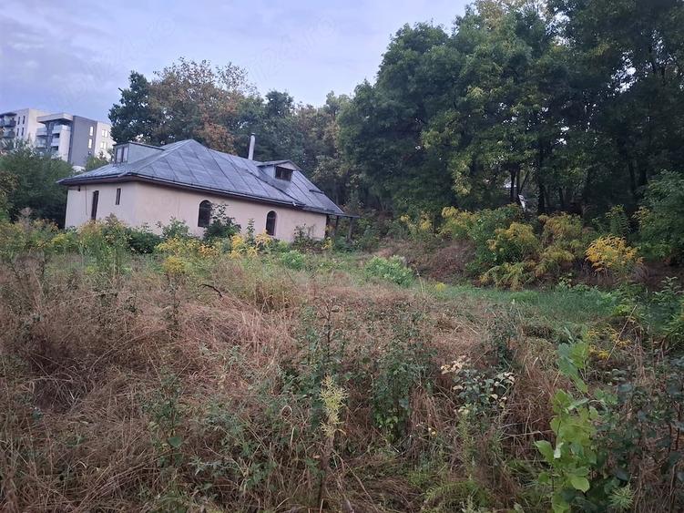 Teren de 2341 mp, în Copou