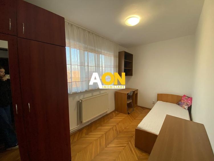 Apartament cu 3 camere decomandat, mobilat în Cetate