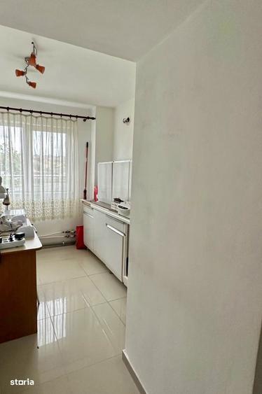 Apartament cu 4 camere semidecomandat în Rogerius