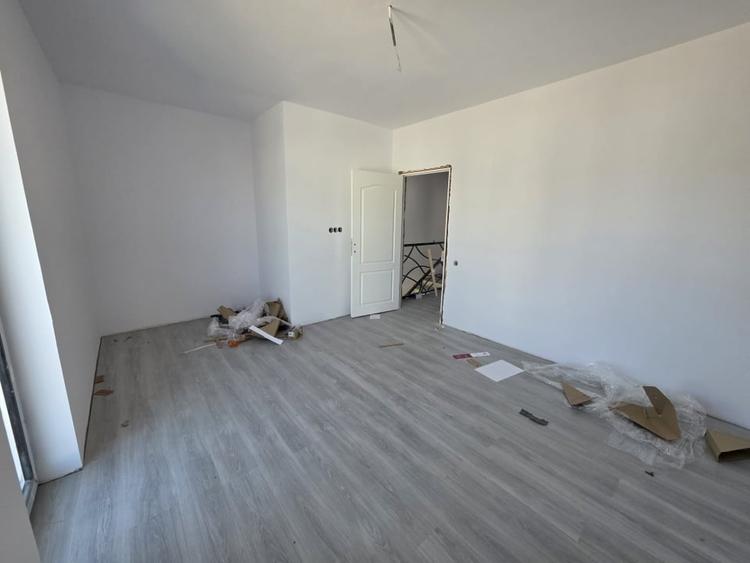 Casă cu 3 camere cu Canalizare în Bragadiru