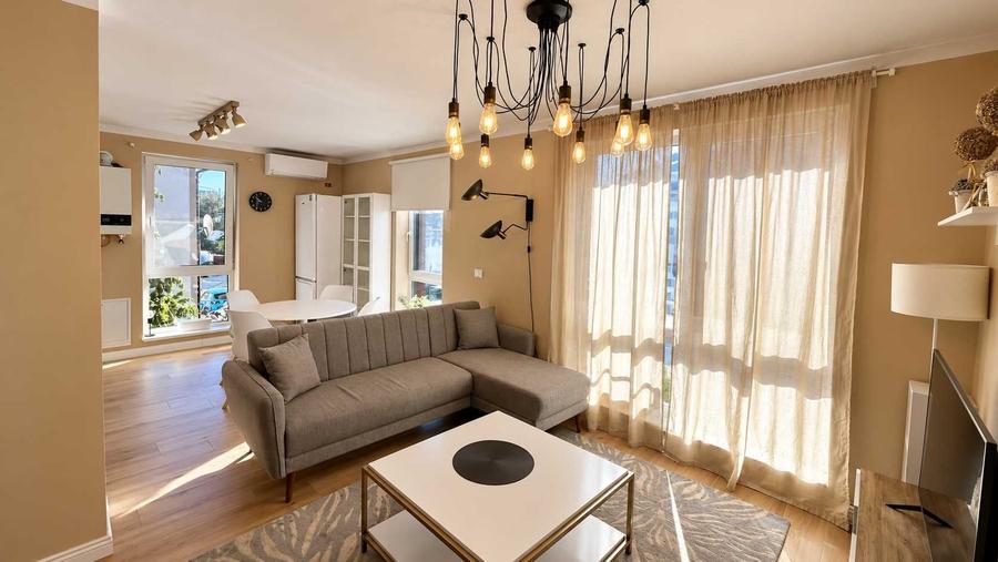 Apartament cu 3 camere decomandat în Central