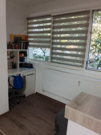 Apartament cu 3 camere semidecomandat în Pajura