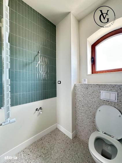 Casă cu 6 camere decomandat cu Piscina în Sud