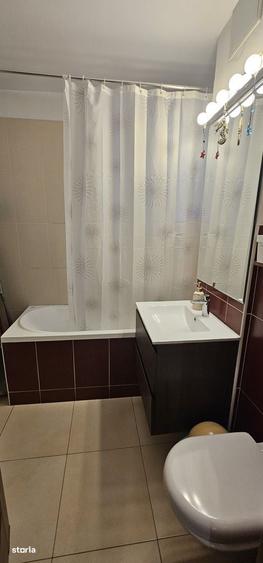 Apartament cu 4 camere decomandat în Răcădău