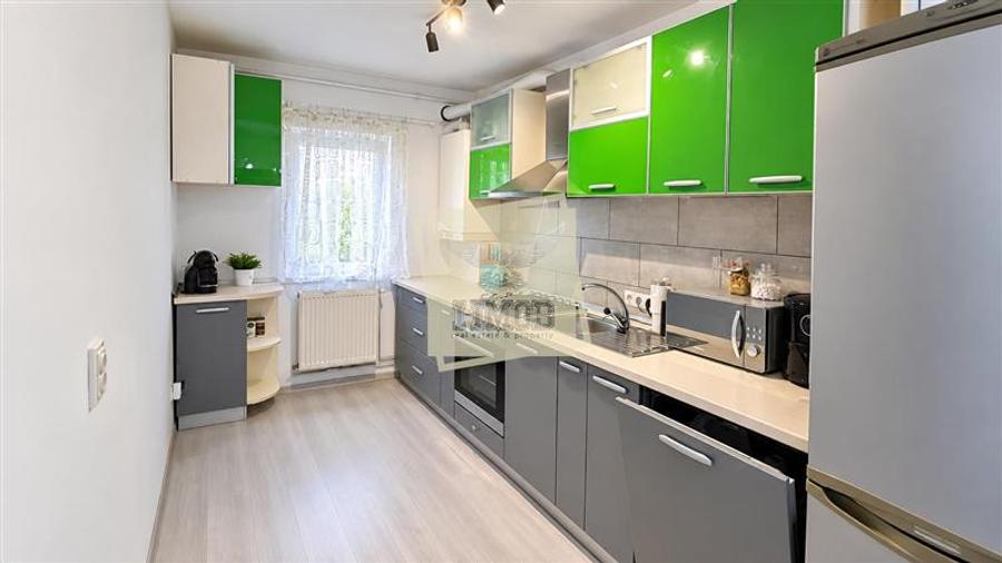 Apartament cu 3 camere decomandat, mobilat în Central