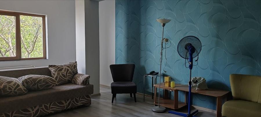 Apartament cu 2 camere decomandat în Roșu