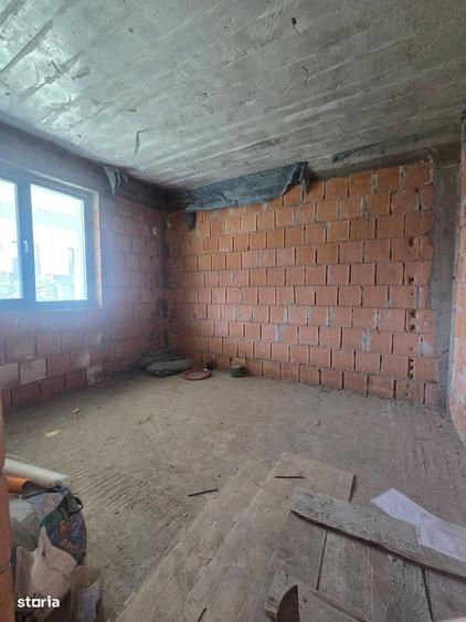 Casă cu 4 camere în Dobroești