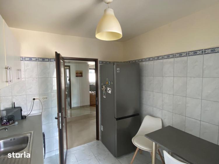 Apartament cu 2 camere decomandat în Văcăresti
