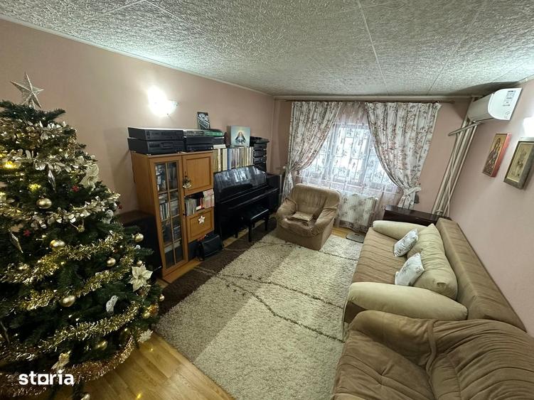 Apartament cu 4 camere decomandat în Nicolina