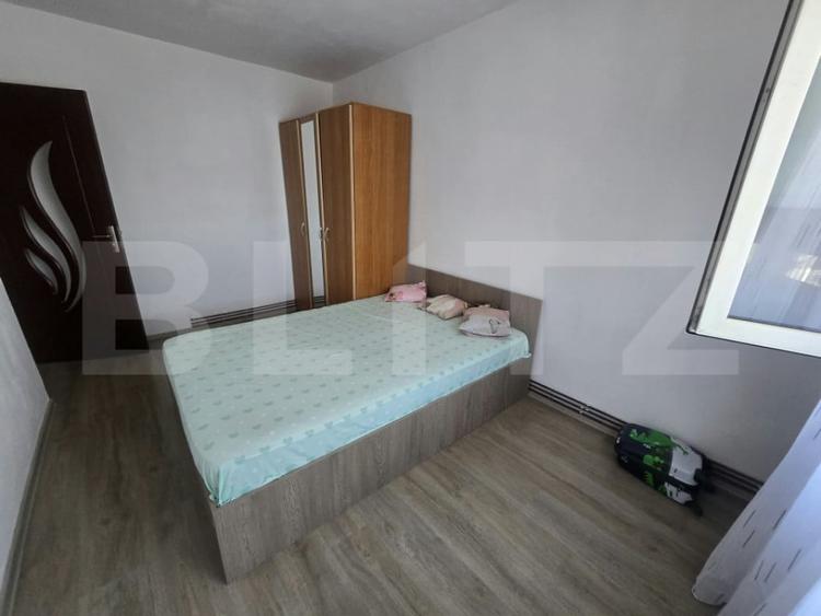 Apartament cu 3 camere decomandat în Micro 4