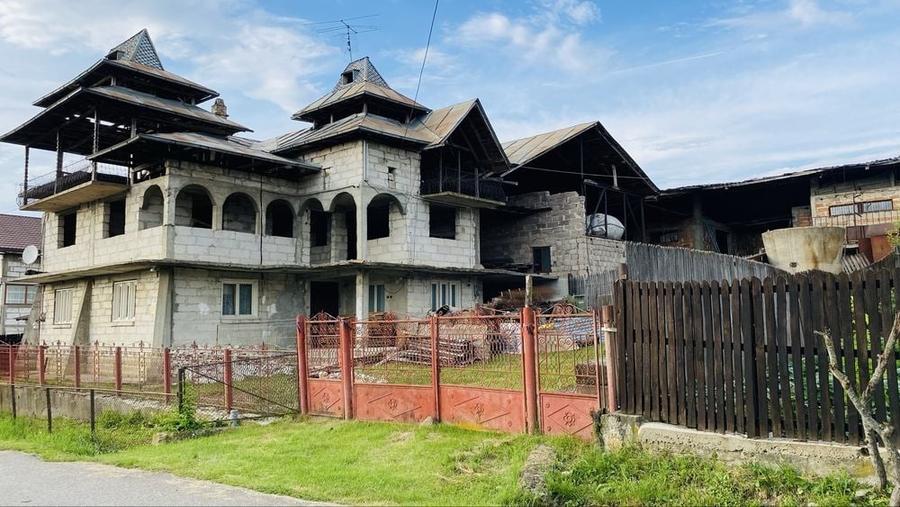 Casă cu 4 camere cu Teren 815 Mp în Ocnița