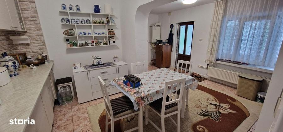 Casă cu 3 camere în Central