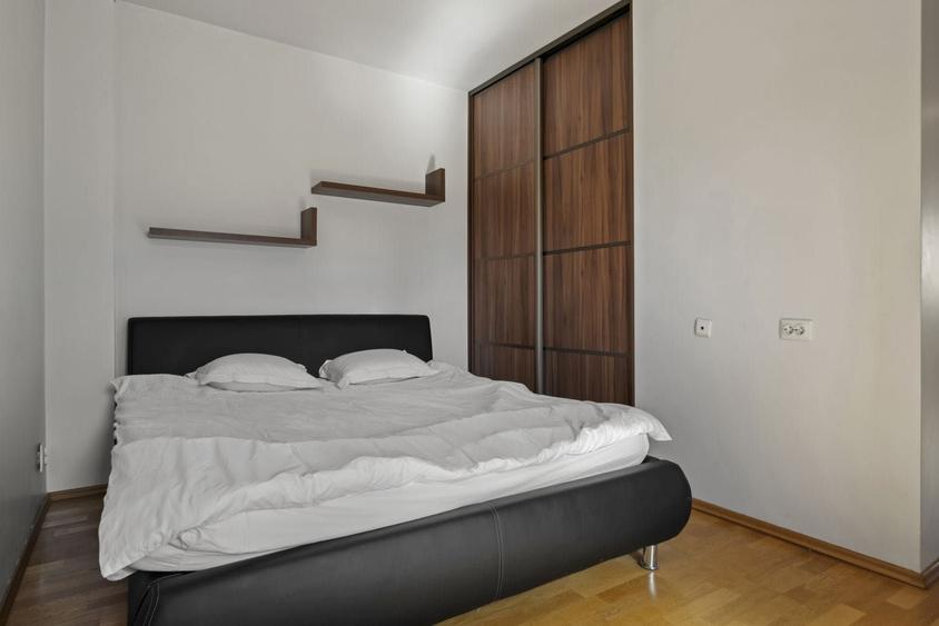 Apartament cu 4 camere semidecomandat în Central