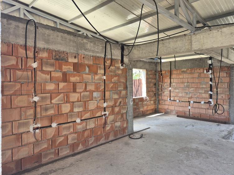 Se vinde casa individuala, aflata in stadiu avansat de constructie, la rosu - 6