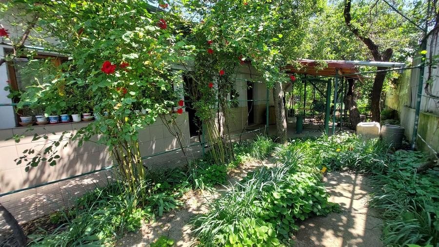 Casă individuală cu 4 camere cu Canalizare în 23 August (Cațelul)