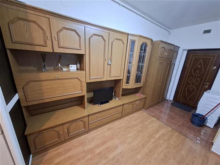 Garsonieră circulară, mobilată în Dâmbul Rotund