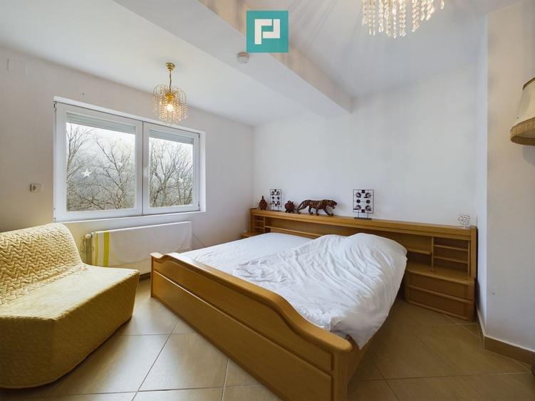 Casă individuală cu 6 camere cu Teren 1810 Mp în Moneasa