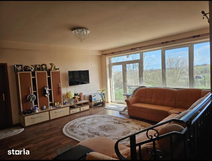 Casă individuală cu 7 camere cu Canalizare în Tureni