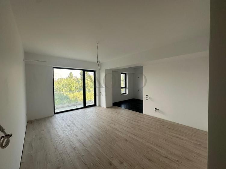 Apartament cu 3 camere semidecomandat în Sisești
