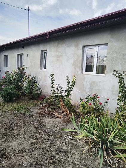 Casă cu Teren 670 Mp în Lăceni