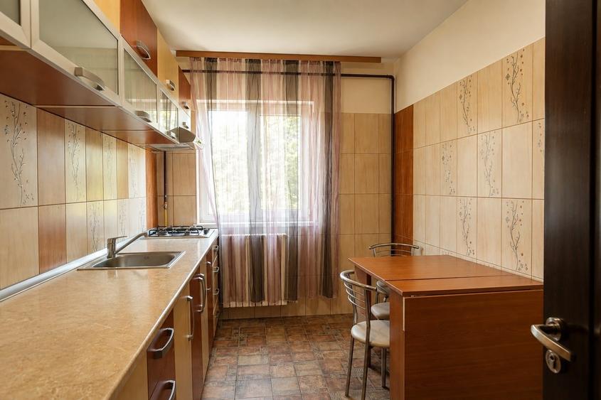 Apartament cu 3 camere decomandat, mobilat în Central
