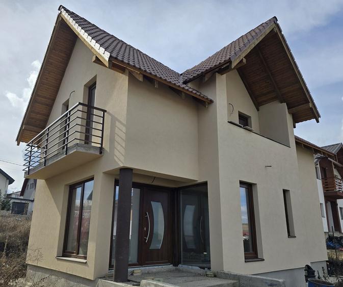 Casă cu 4 camere în Apahida