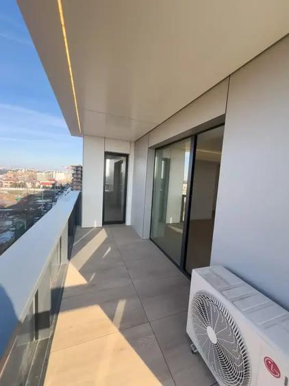 Apartament cu 3 camere semidecomandat în Aviației