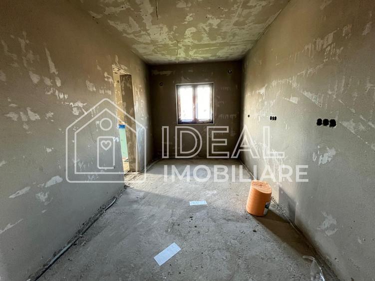 Duplex cu 4 camere cu Canalizare în Șura Mică