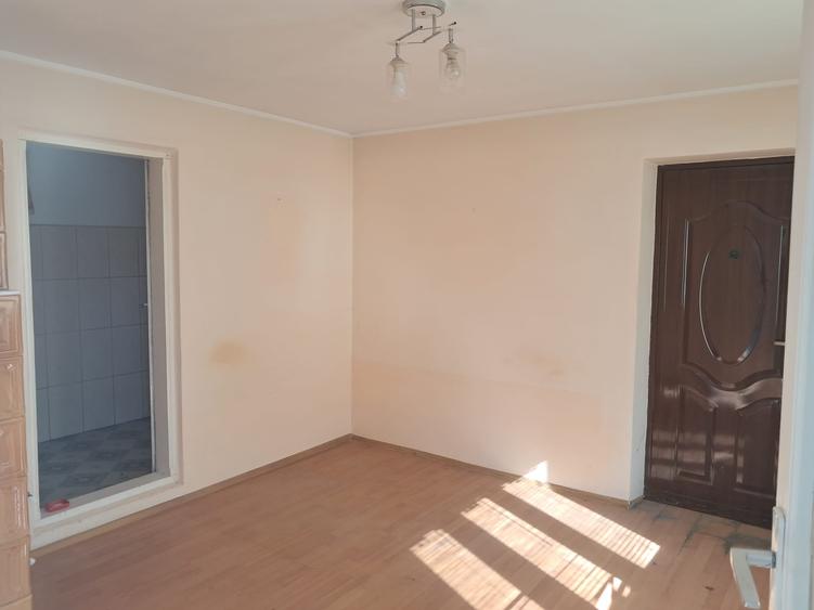 Casă individuală cu 2 camere cu Teren 315 Mp în Adjudu Vechi