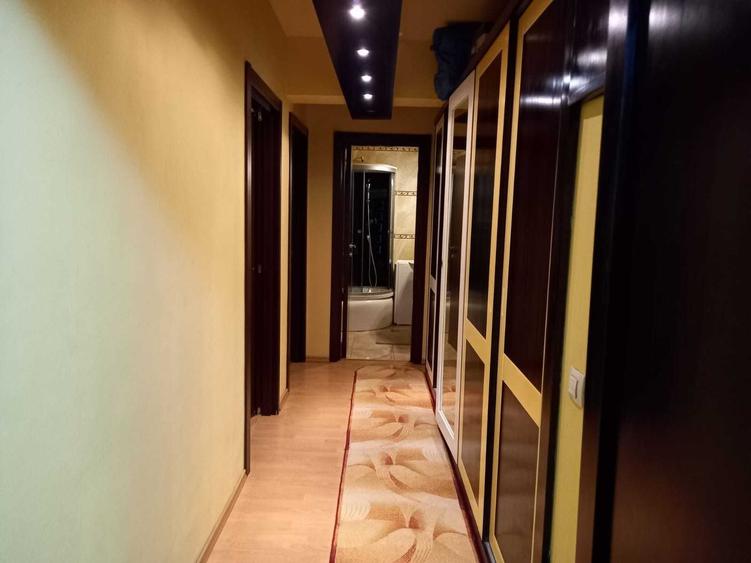 Apartament cu 3 camere decomandat în Popoveni