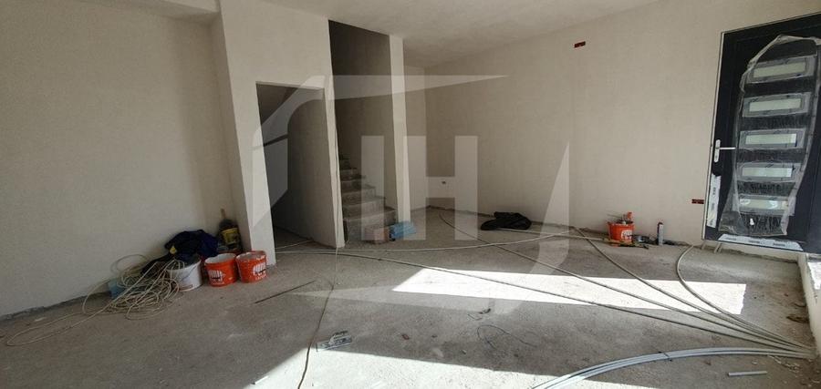 Duplex cu 5 camere cu Canalizare în Dâmbul Rotund